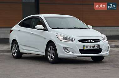 Седан Hyundai Accent 2013 в Кривом Роге