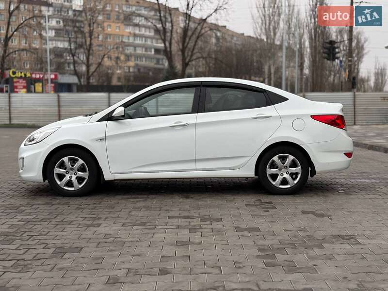 Седан Hyundai Accent 2013 в Кривому Розі