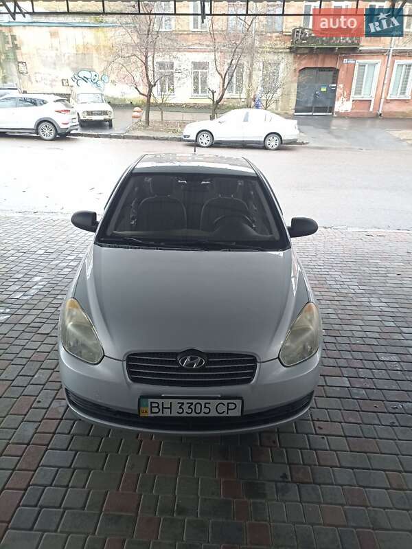 Hyundai Accent 2010