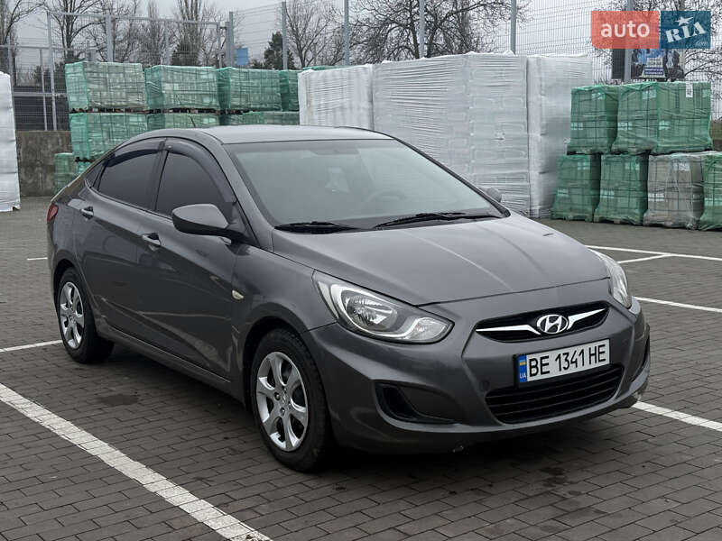 Hyundai Accent 2012 Hyundai Accent 2012