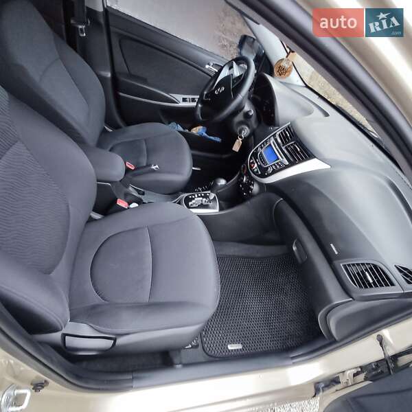 Седан Hyundai Accent 2012 в Ромнах фото 12 Седан Hyundai Accent 2012 в Ромнах