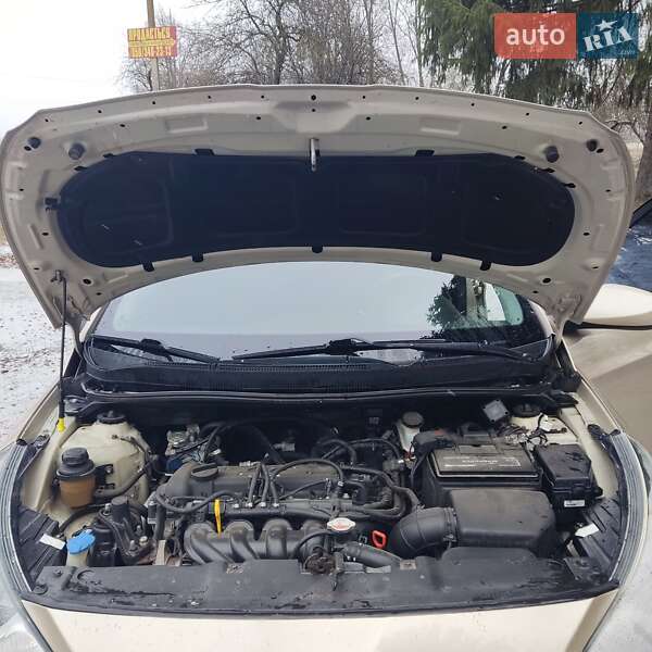 Седан Hyundai Accent 2012 в Ромнах фото 24 Седан Hyundai Accent 2012 в Ромнах