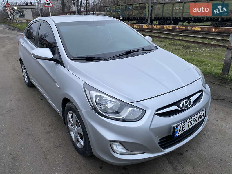 Hyundai Accent 2012