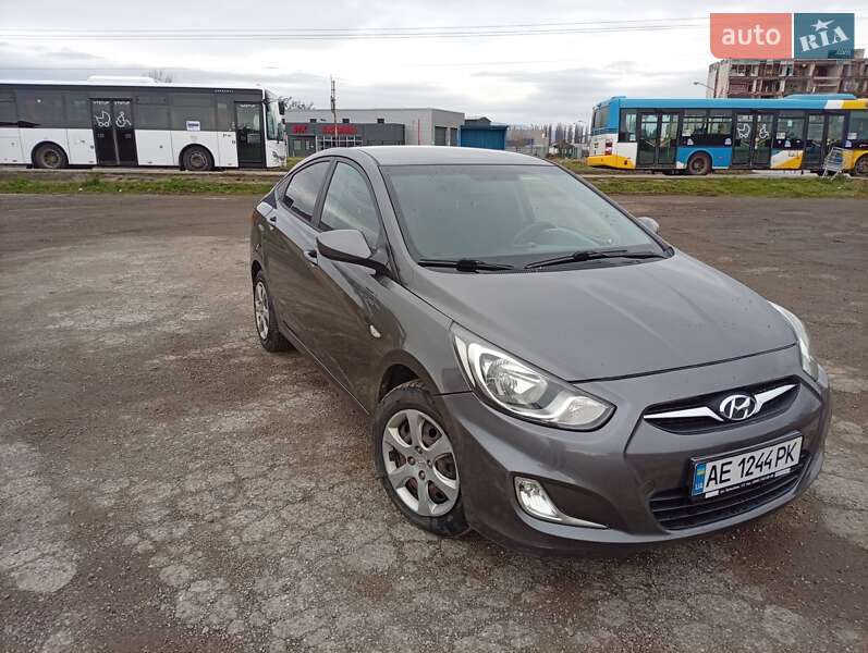 Седан Hyundai Accent 2012 в Ужгороді