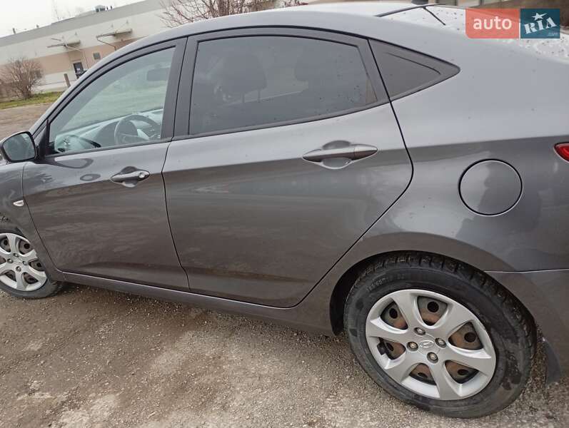 Седан Hyundai Accent 2012 в Ужгороді