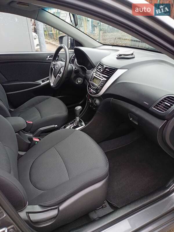 Седан Hyundai Accent 2012 в Ужгороді