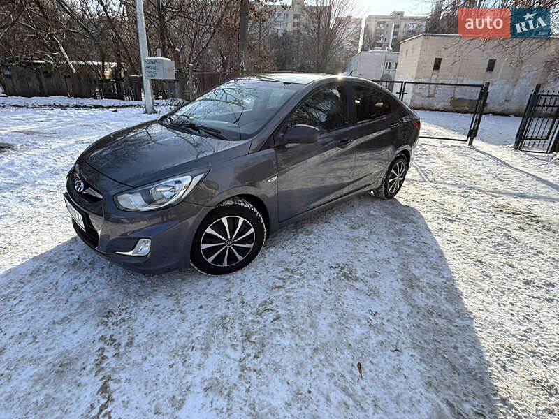 Hyundai Accent 2013