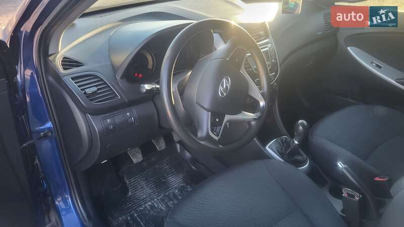 Hyundai Accent 2013