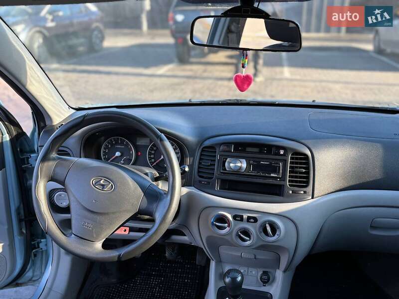 Седан Hyundai Accent 2008 в Днепре