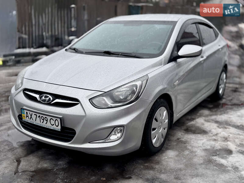 Hyundai Accent 2012