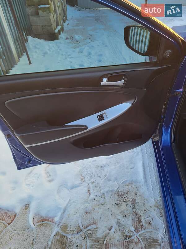 Седан Hyundai Accent 2011 в Ананьеве фото 59 Седан Hyundai Accent 2011 в Ананьеве