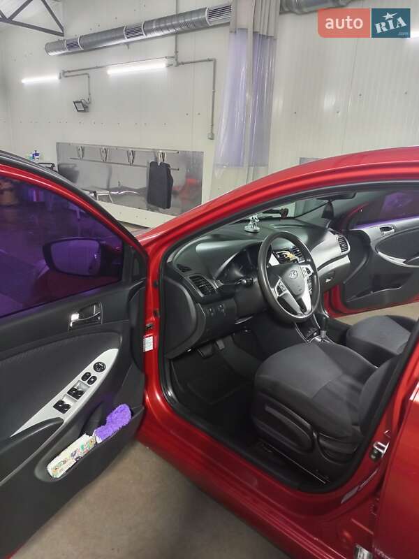 Седан Hyundai Accent 2012 в Каменец-Подольском