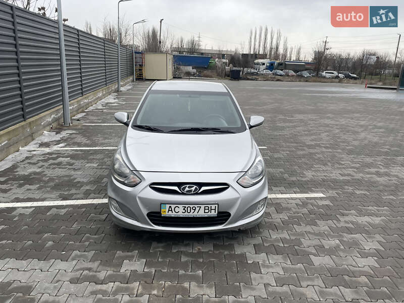 Hyundai Accent 2013