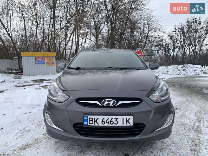 Седан Hyundai Accent 2011 в Ровно