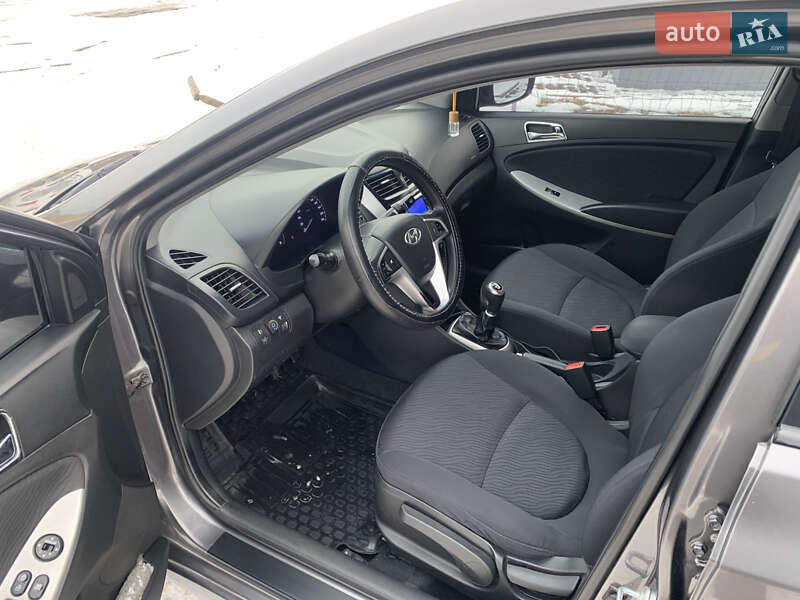 Седан Hyundai Accent 2011 в Ровно