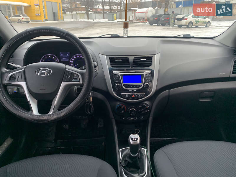 Седан Hyundai Accent 2011 в Ровно