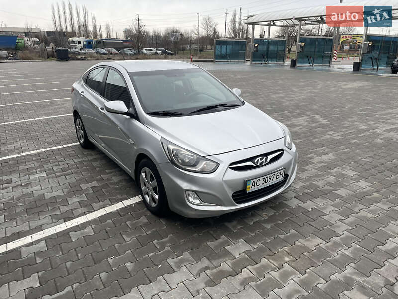 Hyundai Accent 2013