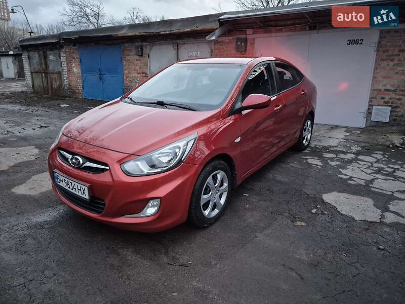Седан Hyundai Accent 2012 в Днепре