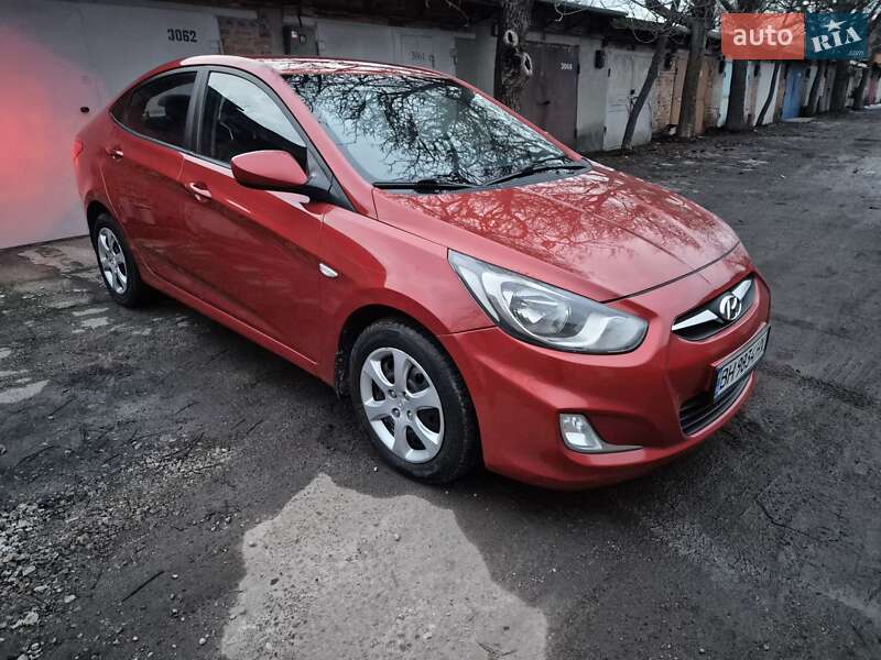 Седан Hyundai Accent 2012 в Днепре
