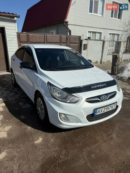 Hyundai Accent 2012