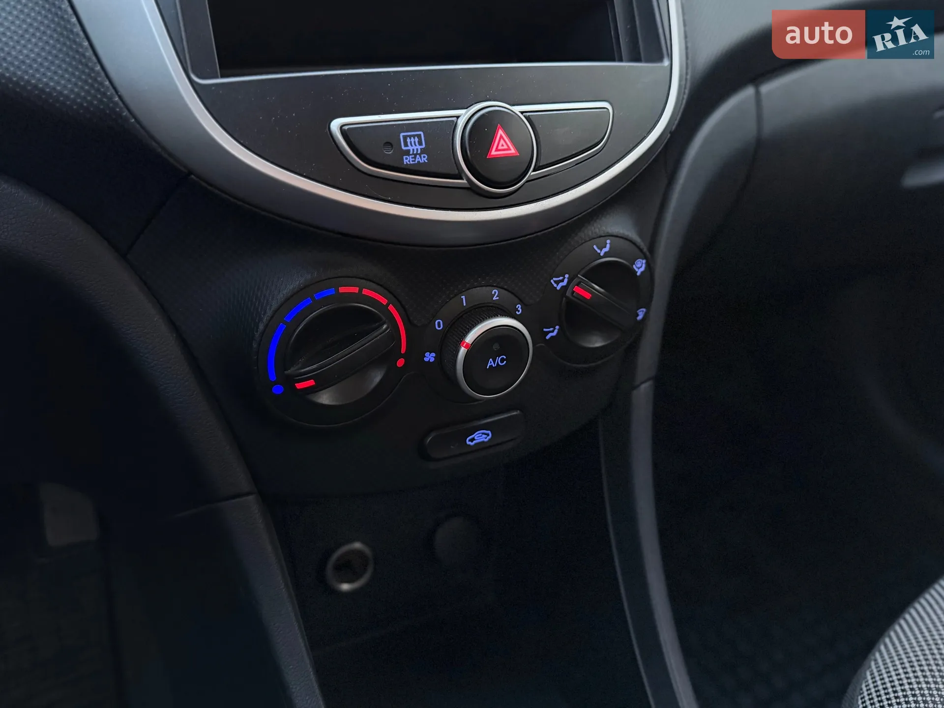 2011 Hyundai Accent - мініатюра 30