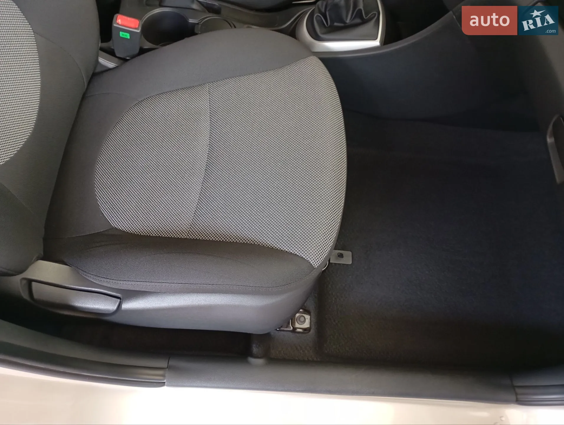 2011 Hyundai Accent - мініатюра 21