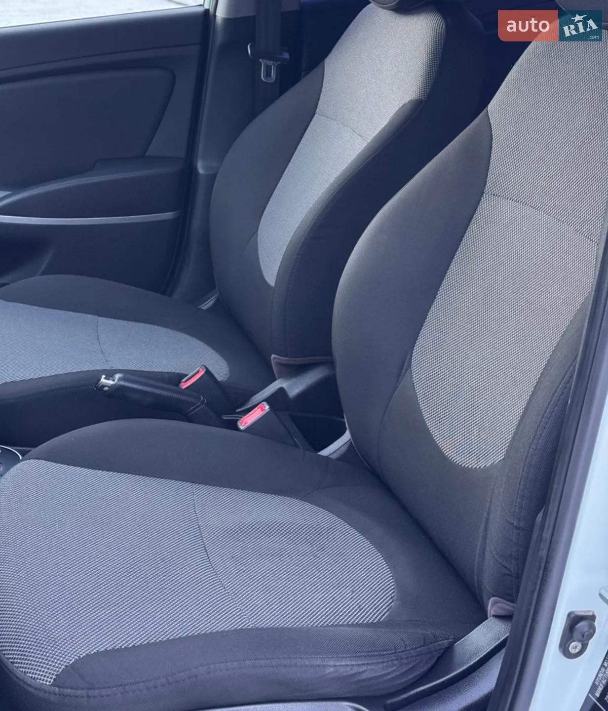 2012 Hyundai Accent - мініатюра 17