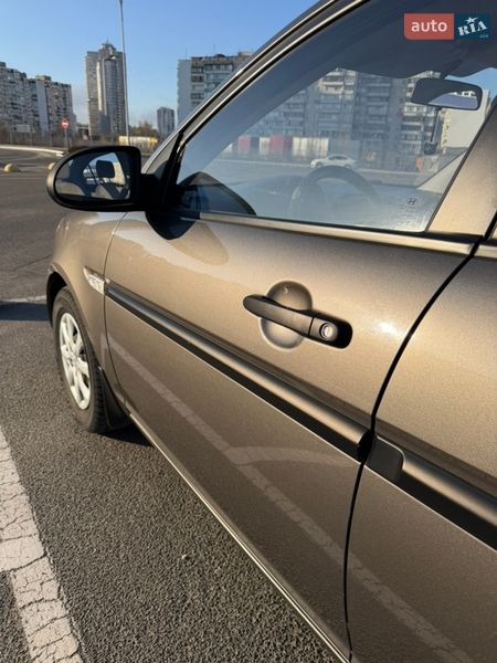 Седан Hyundai Accent 2010 в Киеве