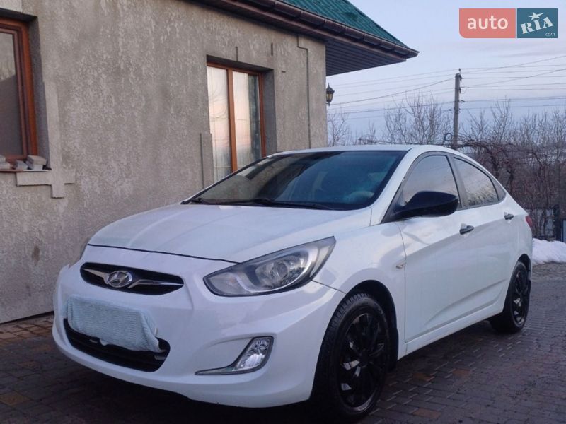 Hyundai Accent 2013