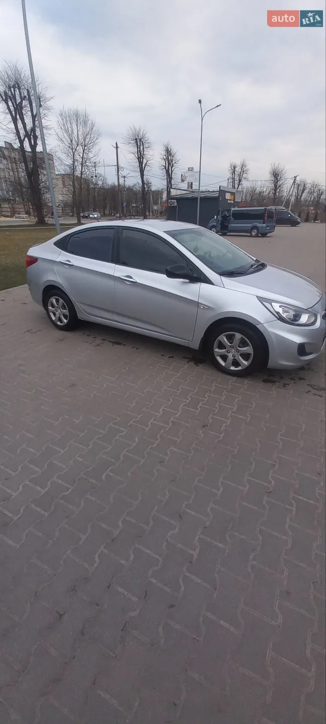 2011 Hyundai Accent - мініатюра 9