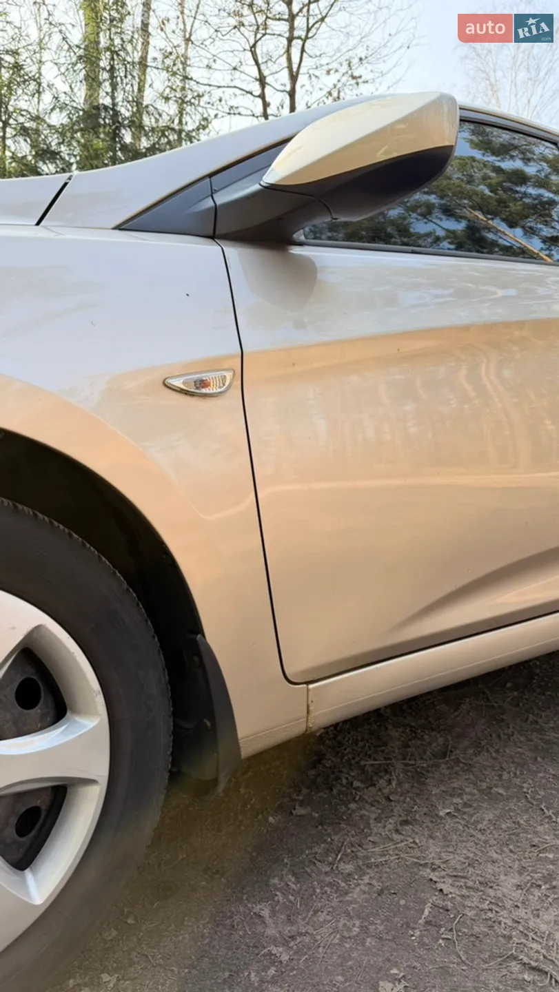 2011 Hyundai Accent - мініатюра 8