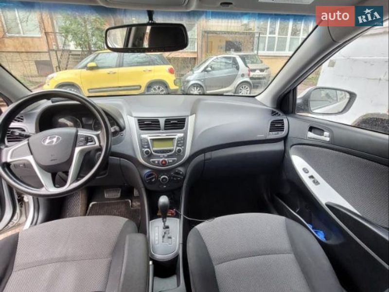 Хетчбек Hyundai Accent 2013 в Києві