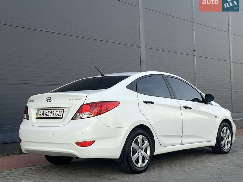 Седан Hyundai Accent 2013 в Киеве фото 4 Седан Hyundai Accent 2013 в Киеве