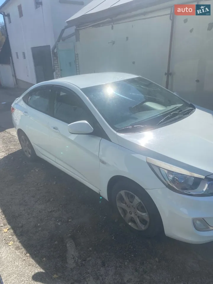 2011 Hyundai Accent - мініатюра 21