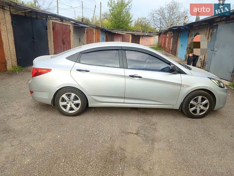 Hyundai Accent 2011