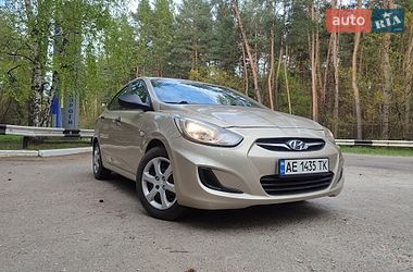Седан Hyundai Accent 2013 в Краснограді
