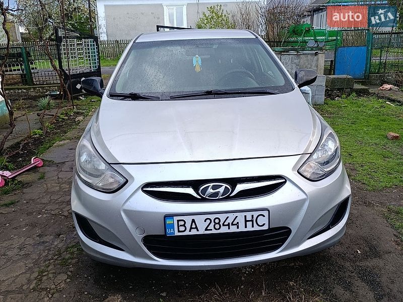 Седан Hyundai Accent 2012 в Кривом Озере