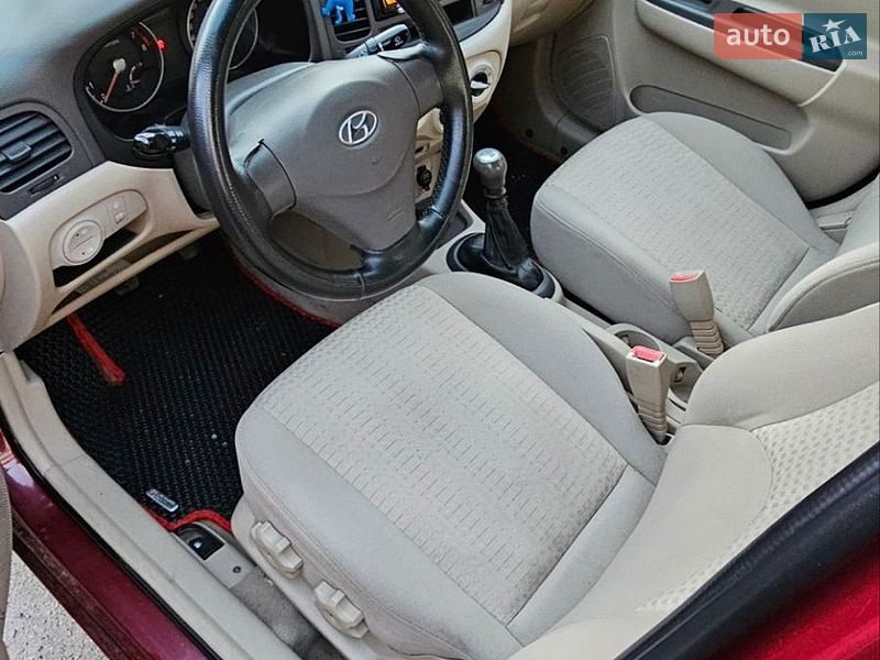Седан Hyundai Accent 2007 в Новому Бузі
