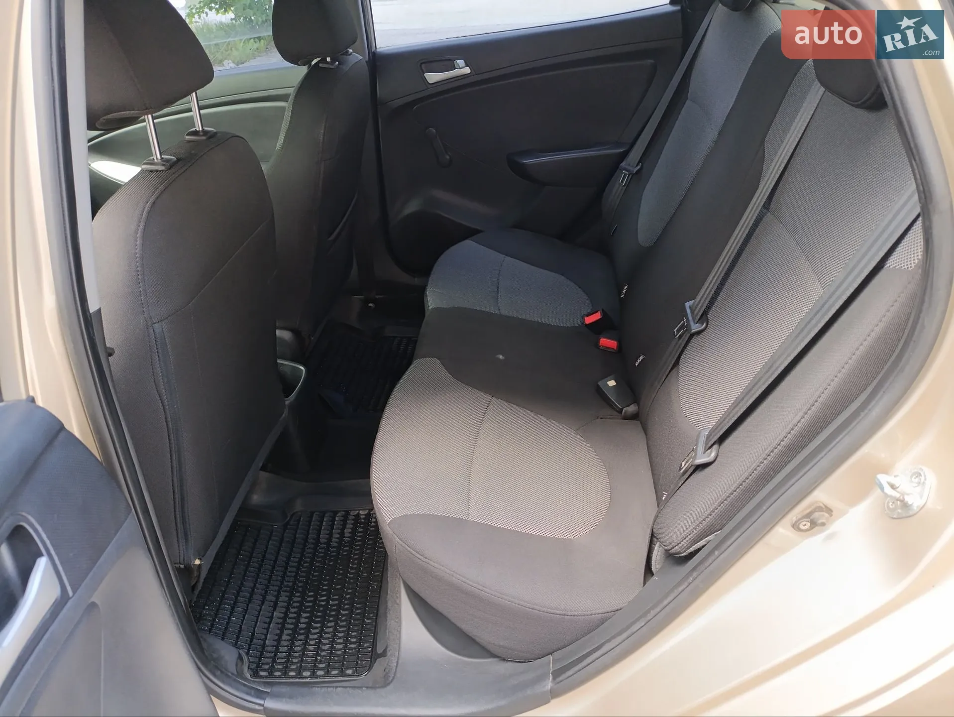 2011 Hyundai Accent - мініатюра 11