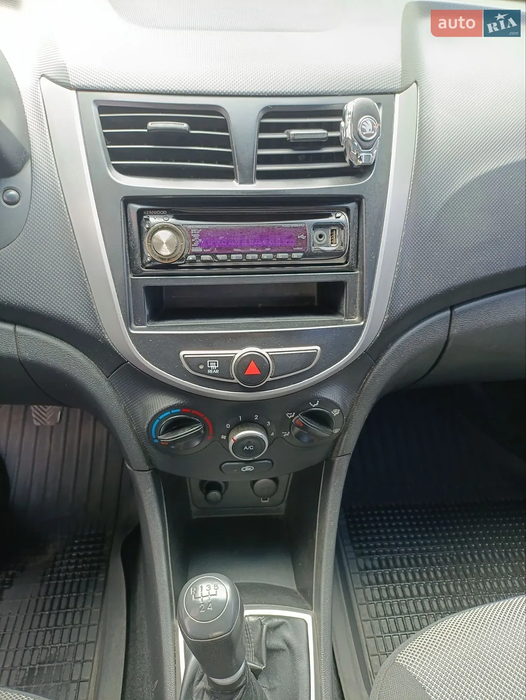 2011 Hyundai Accent - мініатюра 21