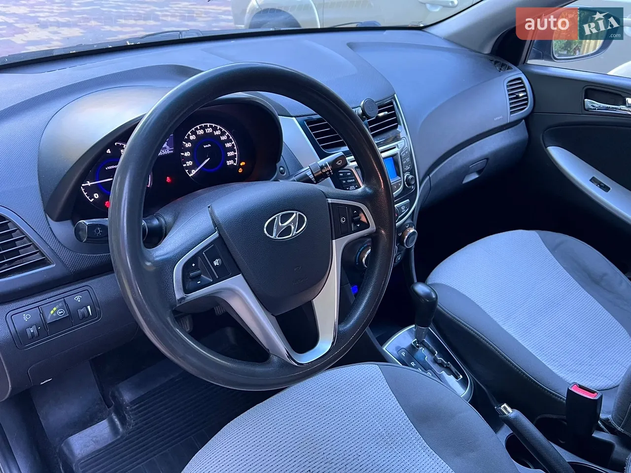 2010 Hyundai Accent - мініатюра 13