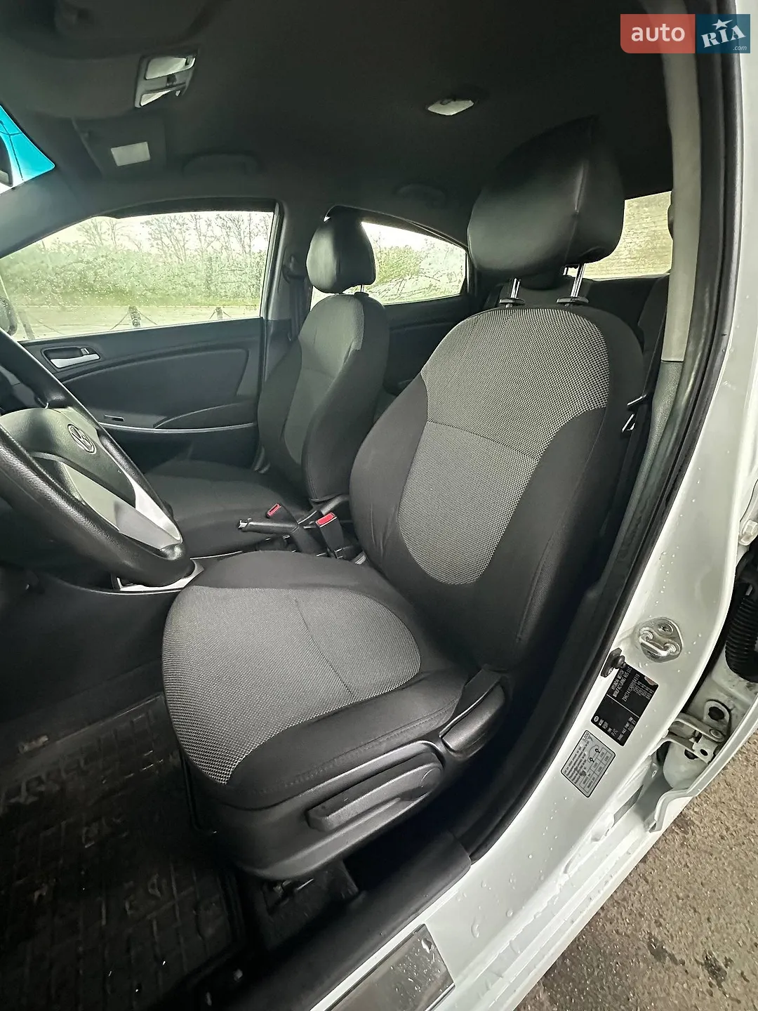 2011 Hyundai Accent - мініатюра 12