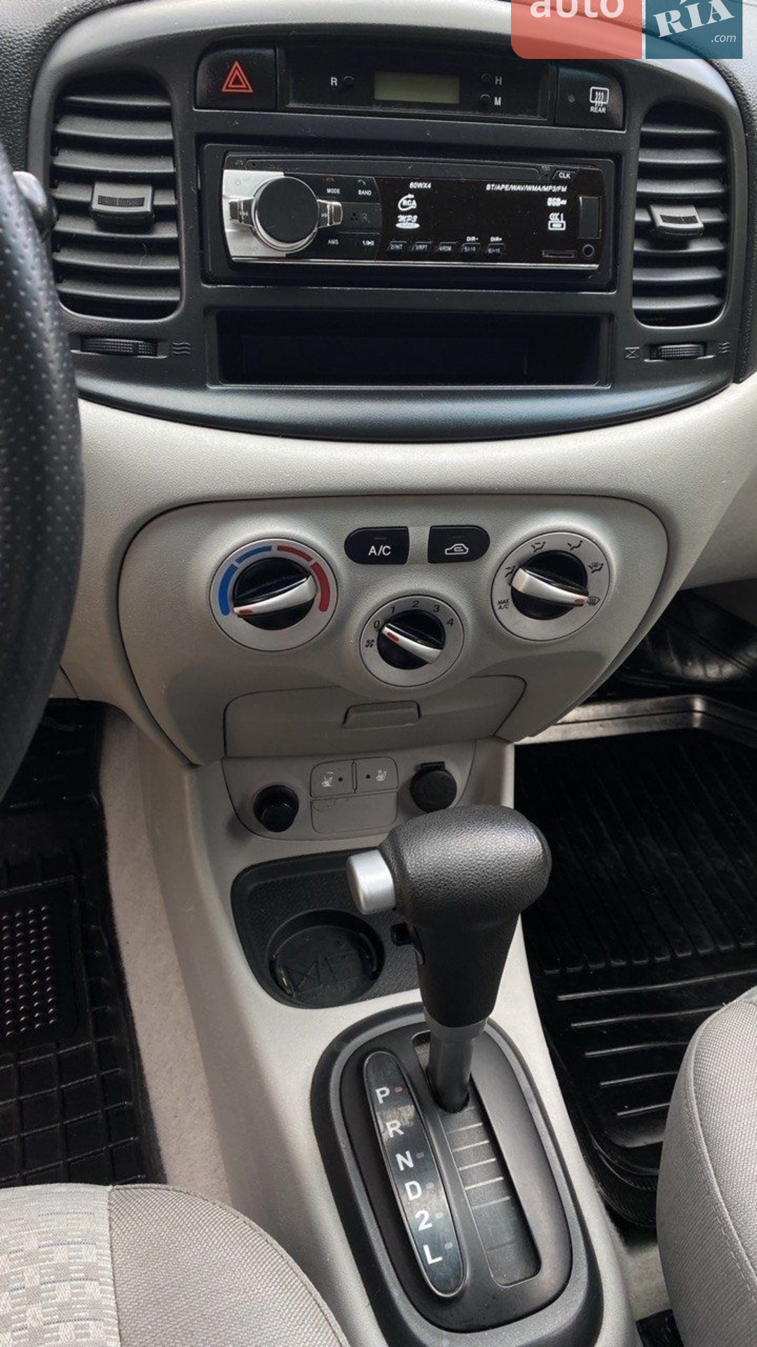 2010 Hyundai Accent - мініатюра 5
