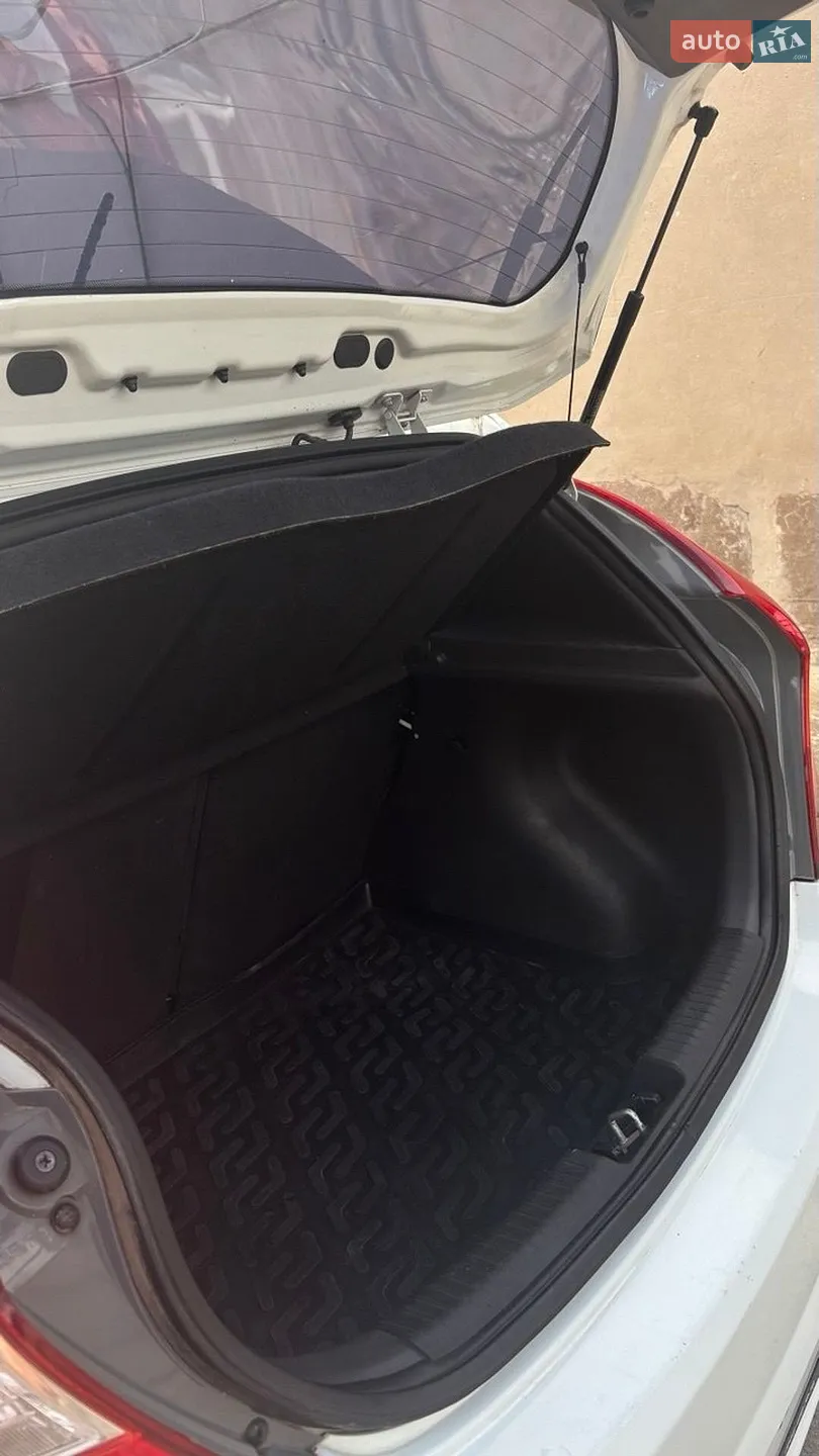 2014 Hyundai Accent - мініатюра 9