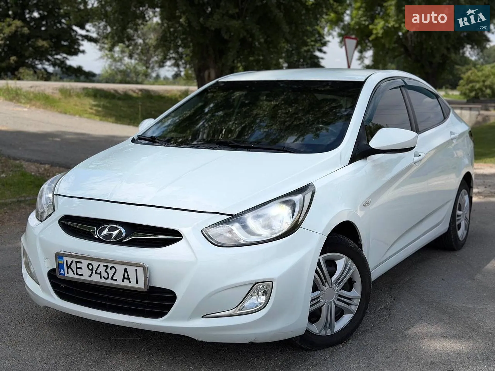 2011 Hyundai Accent - мініатюра 2