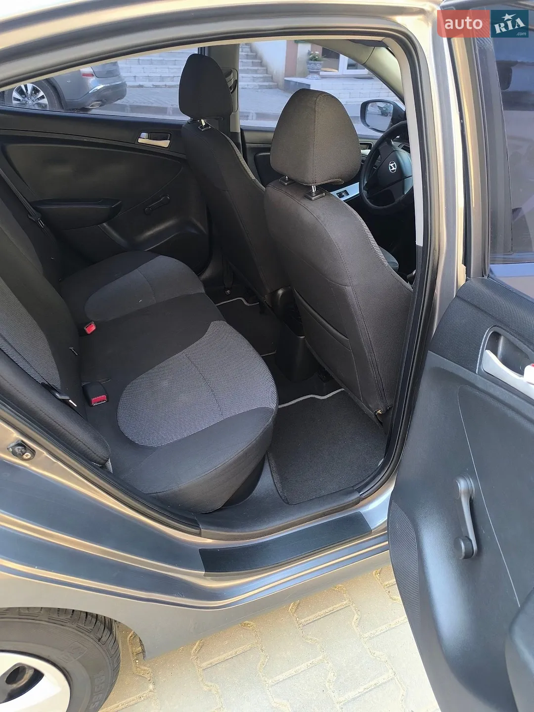 2011 Hyundai Accent - мініатюра 9