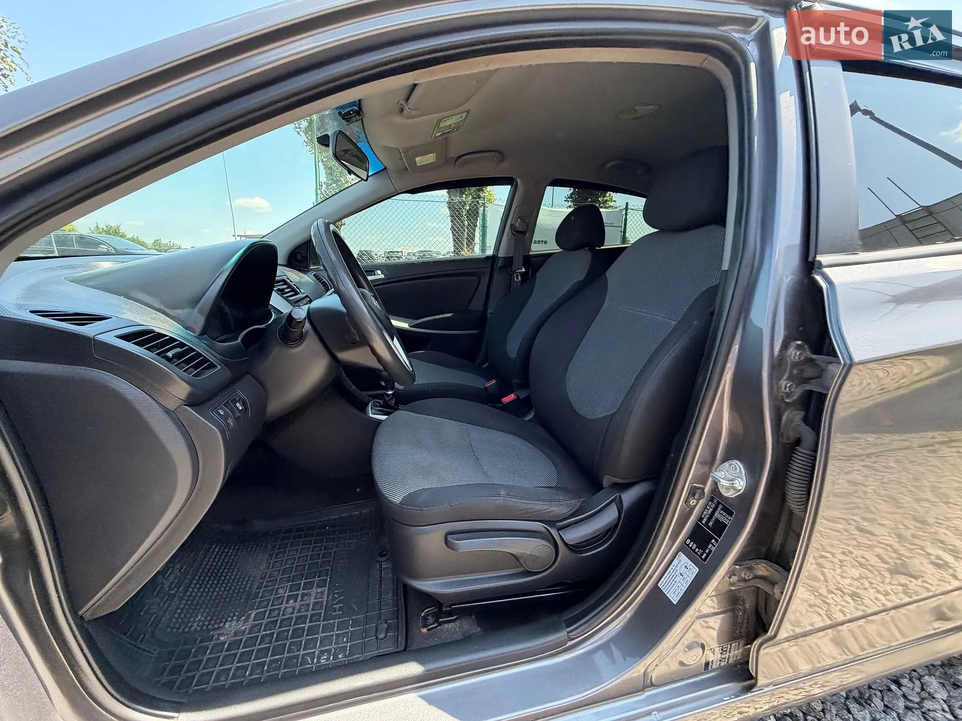 2011 Hyundai Accent - мініатюра 38