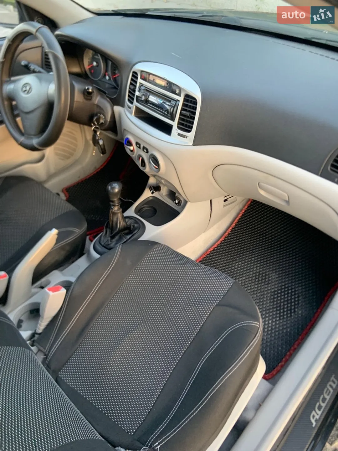 2010 Hyundai Accent - мініатюра 11
