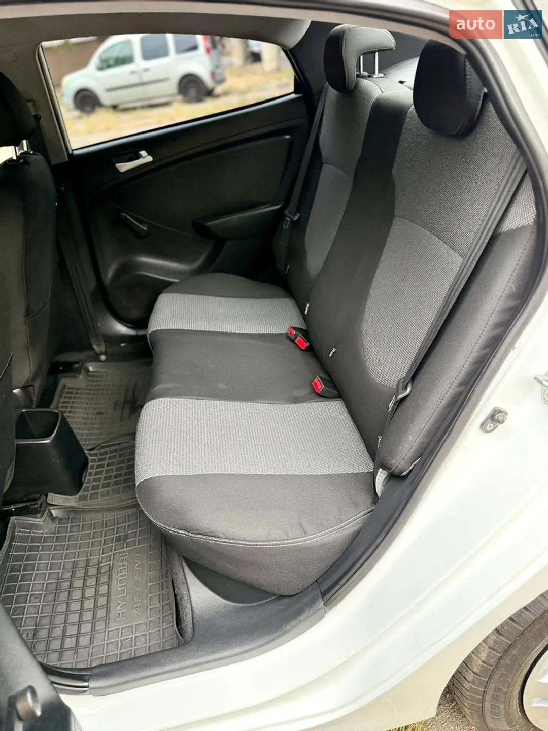 2011 Hyundai Accent - мініатюра 37