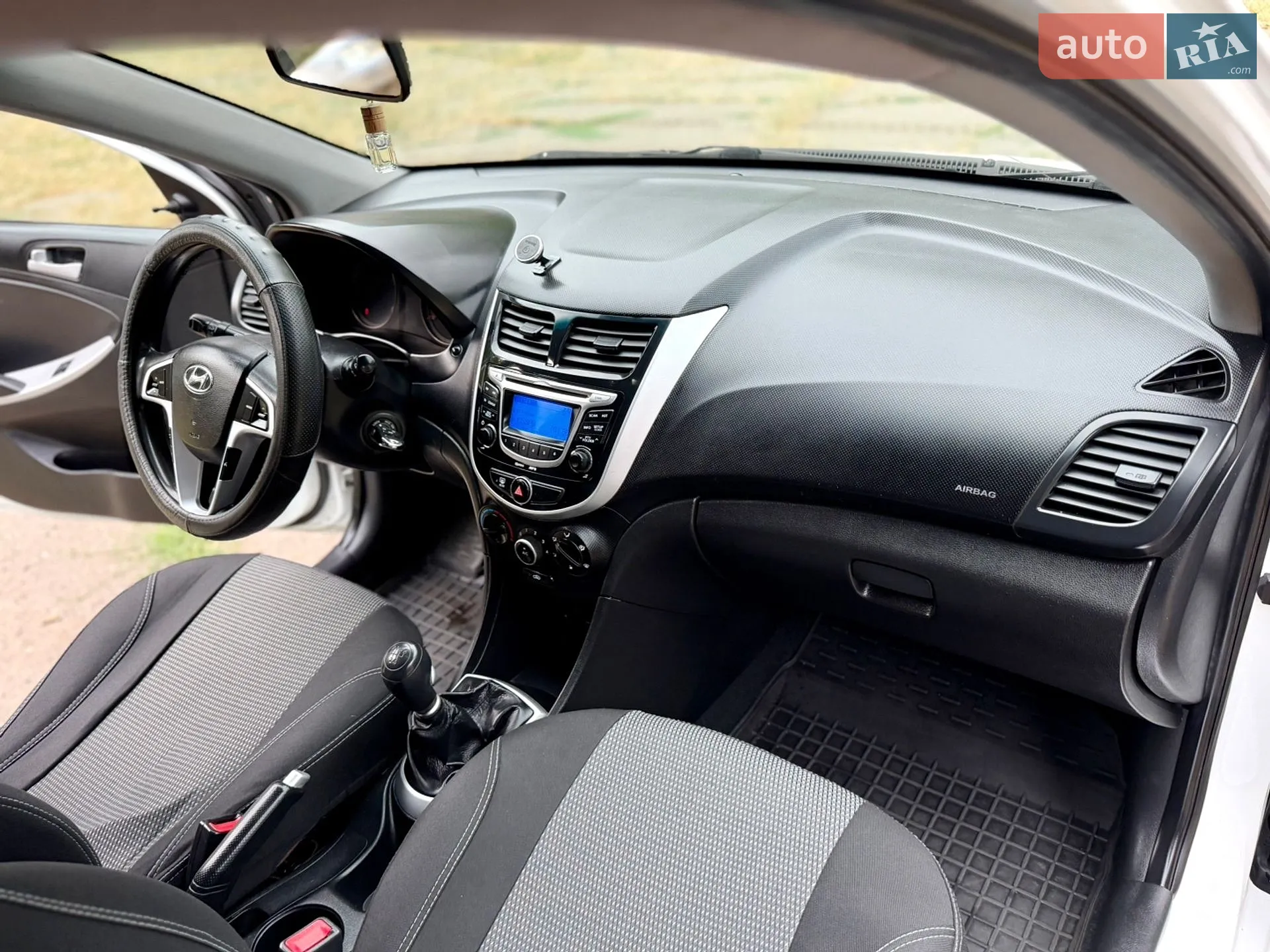 2011 Hyundai Accent - мініатюра 40